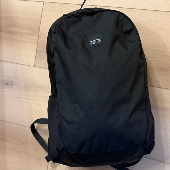 Lululemon LiftOS 20L Black Backpack - Picture 4 of 12